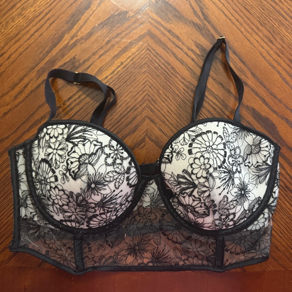 Victoria's Secret Black and White Lace Bra